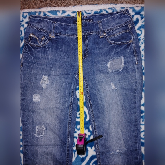 Amethyst jeans. Size 7-8 Blue, distressed 2 button fly with zipper. - Picture 5 of 9